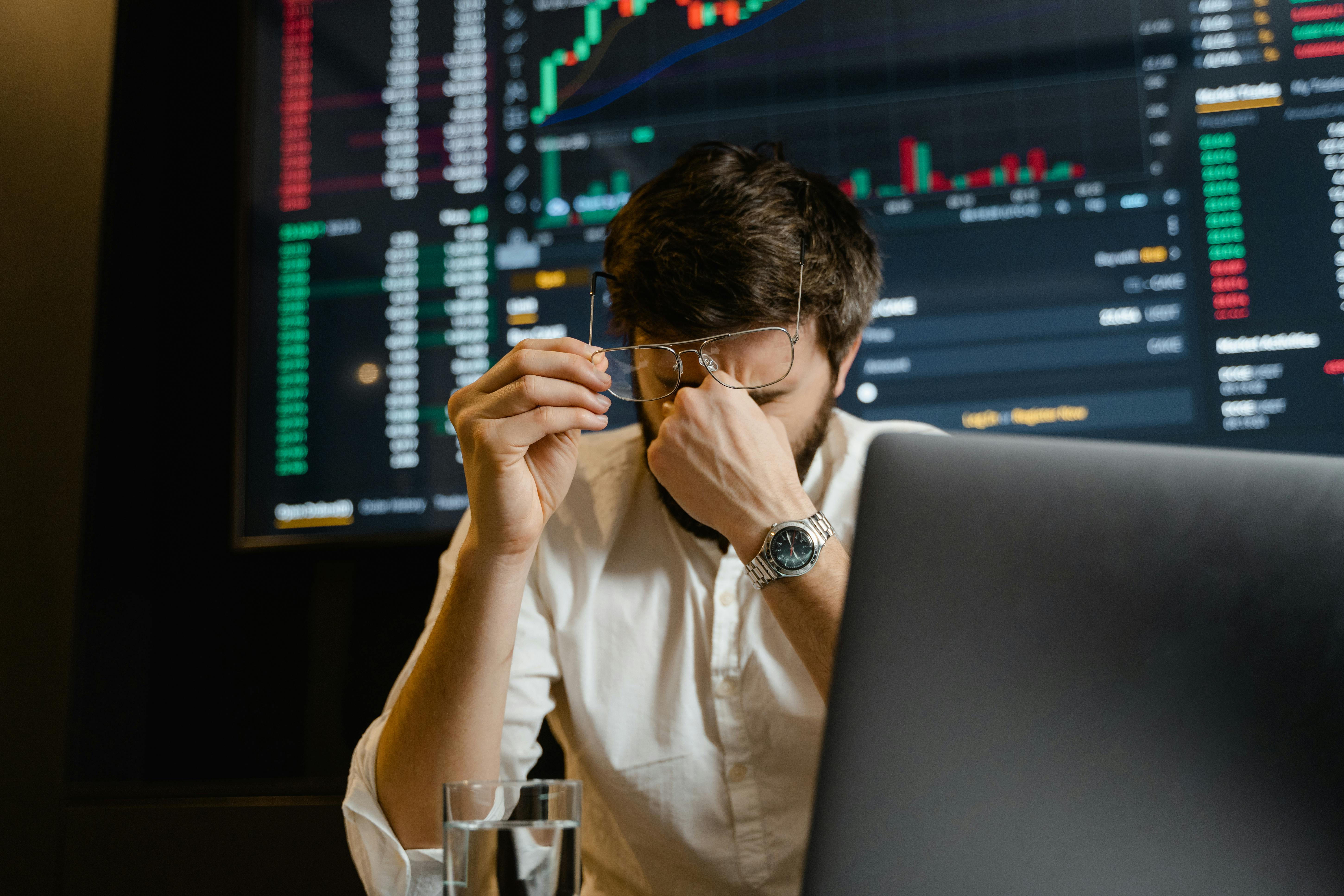 Image representing a frustrated trader looking at charts